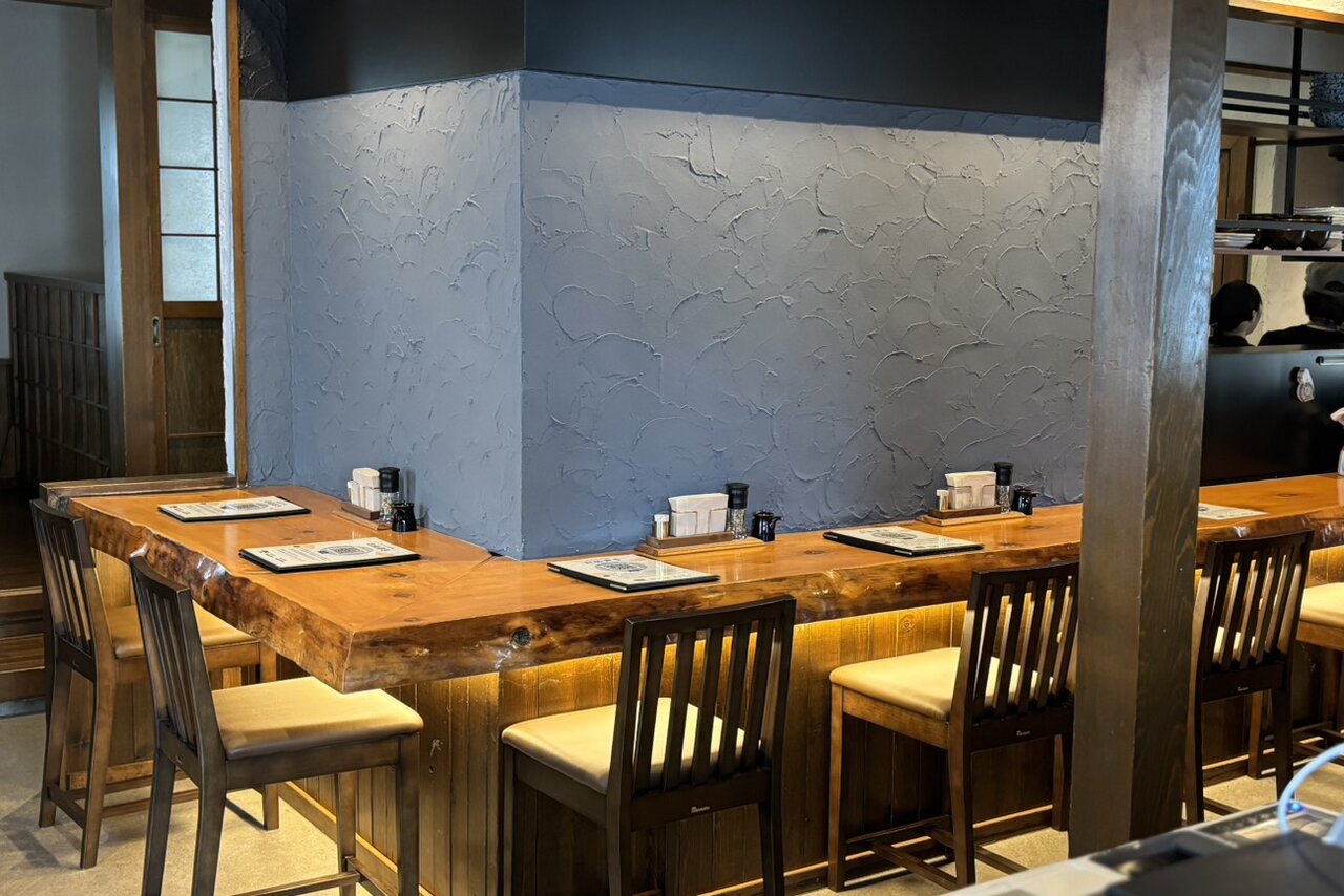 SLOPE DINING うなぎ屋おのぎ倶知安店のカウンター席